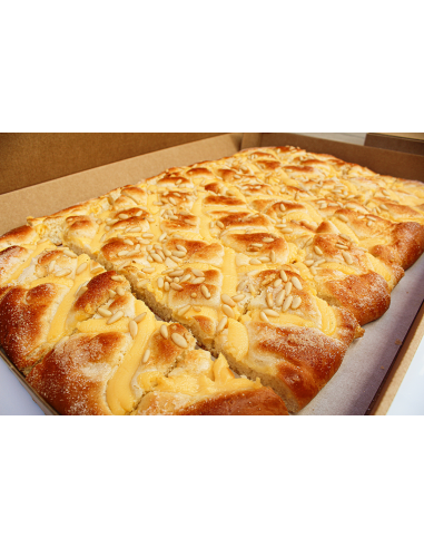 Coca de crema i pinyons (L)