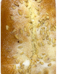Coca de brioche con piñones (L)