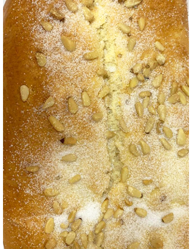 Coca de brioche con piñones (L)