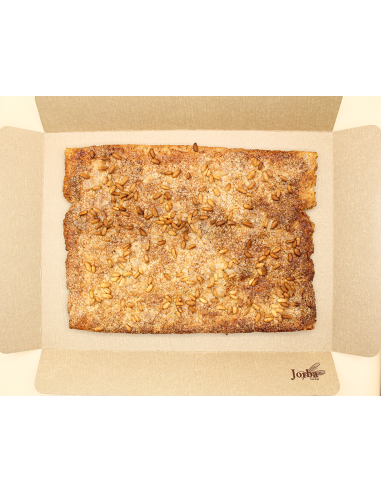 Coca de hojaldre de chicharrones