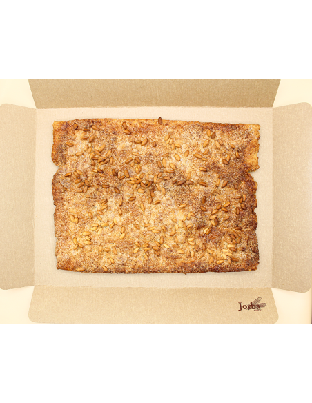 Coca de hojaldre de chicharrones