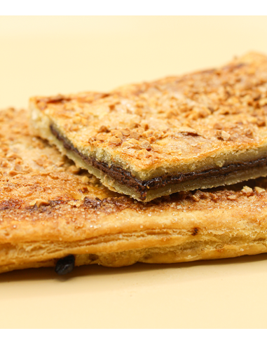 Coca de hojaldre rellena de chocolate