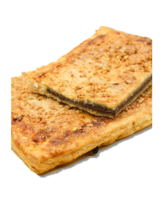 Coca de hojaldre rellena de chocolate