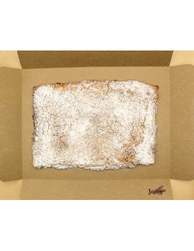 Coca de hojaldre rellena de crema