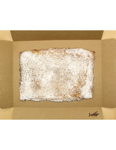 Coca de hojaldre rellena de crema