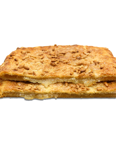 Coca de hojaldre rellena de cabello de ángel