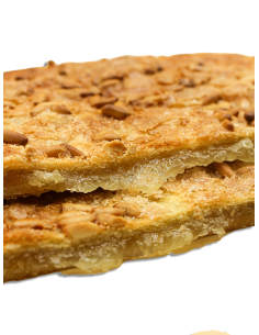 Coca de hojaldre rellena de cabello de ángel