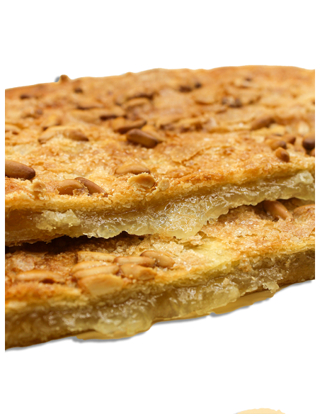 Coca de hojaldre rellena de cabello de ángel